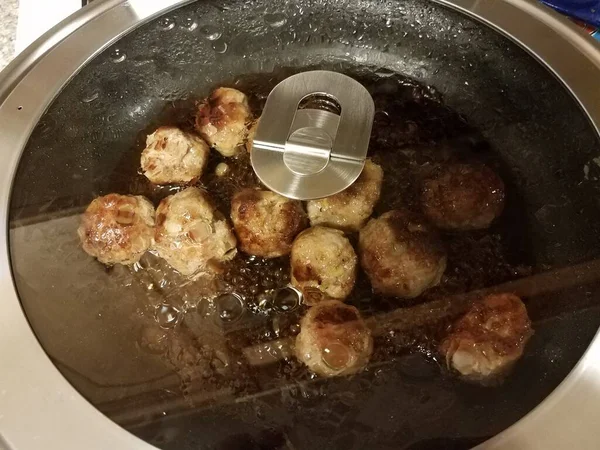 Nötkött Köttbullar Matlagning Skillet Med Glas Lock Eller Lock — Stockfoto