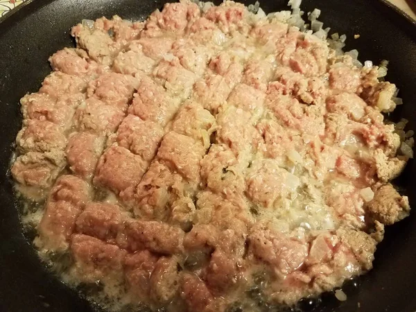 Putenfleisch Und Zwiebeln Der Pfanne Gemahlen — Stockfoto