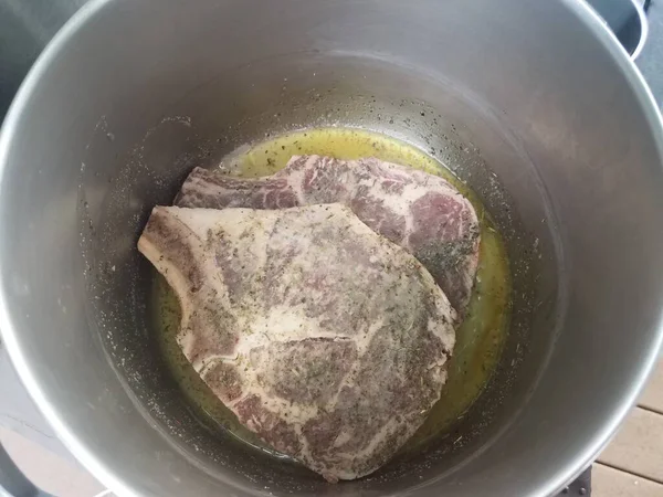 Filetes Una Olla Metal Con Aceite Adobo Condimento —  Fotos de Stock