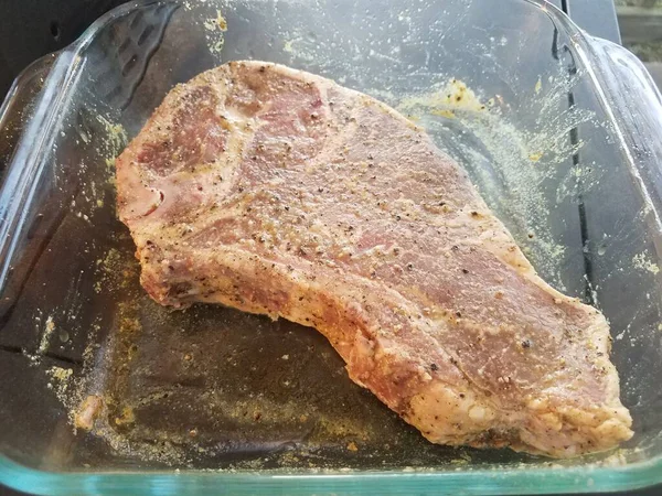 Bife Grande Com Tempero Especiarias Recipiente Vidro — Fotografia de Stock