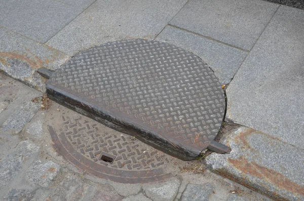 Curb Sewer Manhole Cover Sidewalk Pavement — Stock Photo, Image