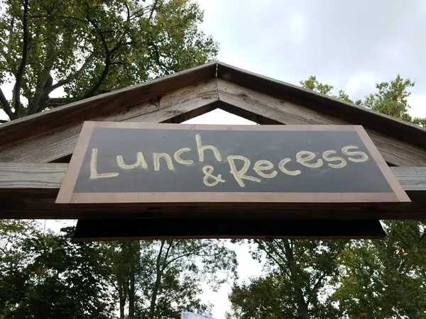 木のお昼ご飯と木の板の上で — ストック写真