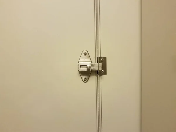 Baño Gris Cerrado Puerta Pestillo Del Puesto Baño —  Fotos de Stock