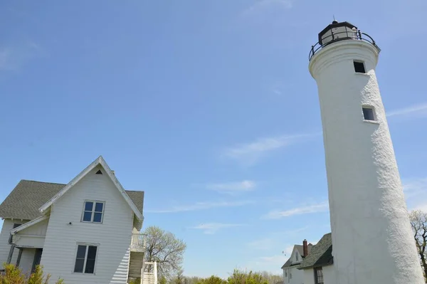 Tall White Lighthouse Building Structure Blue Sky Tibbetts Point — Stock Photo, Image