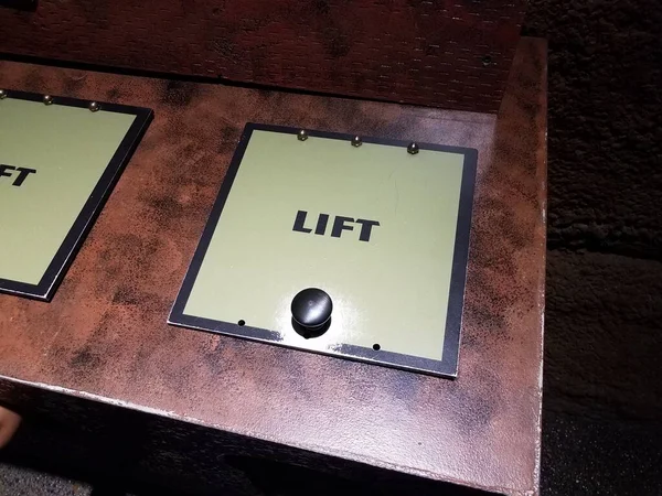 Lift Sign Pull Knob Box — Stock Photo, Image