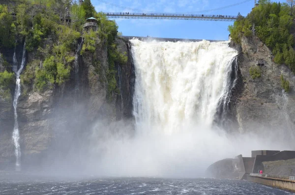 Grote Waterval Met Mist Een Brug Quebec Canada — Stockfoto