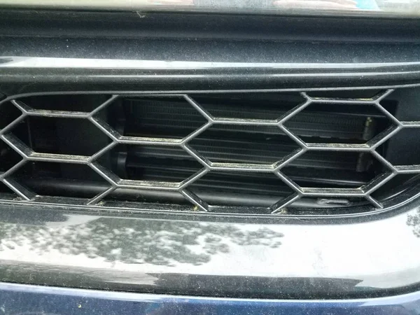 Металлический Шестиугольный Гриль Перед Автомобилем Автомобилем — стоковое фото