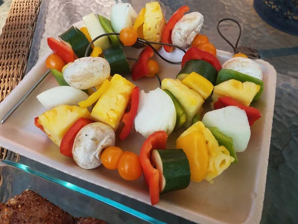 Champignons Tomaten Uien Komkommers Paprika Bereid Voor Het Grillen Voor — Stockfoto