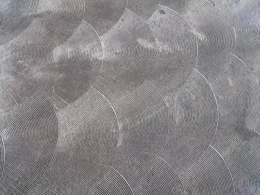 Gri kaldırım ya da dairesel kıvrımlı çimento