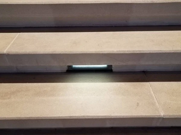 Graue Betonstufen Oder Treppen Oder Treppen Mit Licht Oder Beleuchtung — Stockfoto