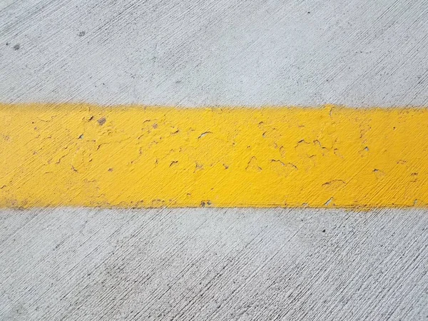 Líneas Amarillas Pintadas Sobre Piso Cemento Gris — Foto de Stock