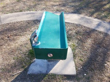 Çimenli, çimenli yeşil su çeşmesi