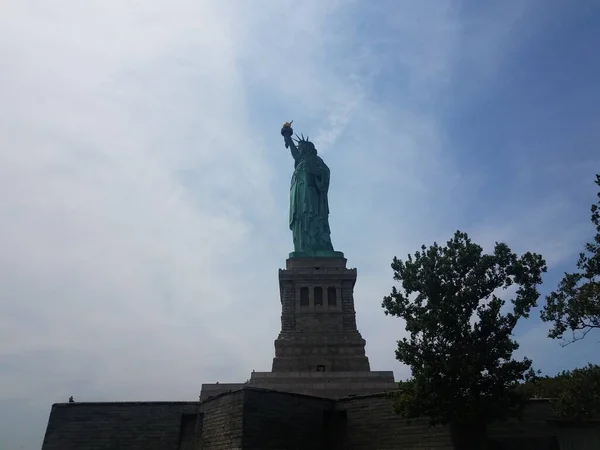 Groen Koperstandbeeld Van Vrijheid Monument New York Stad — Stockfoto