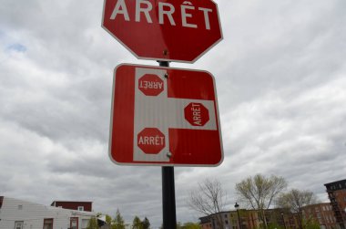 Kanada 'da kırmızı üç yön dur ya da işaret fişeği