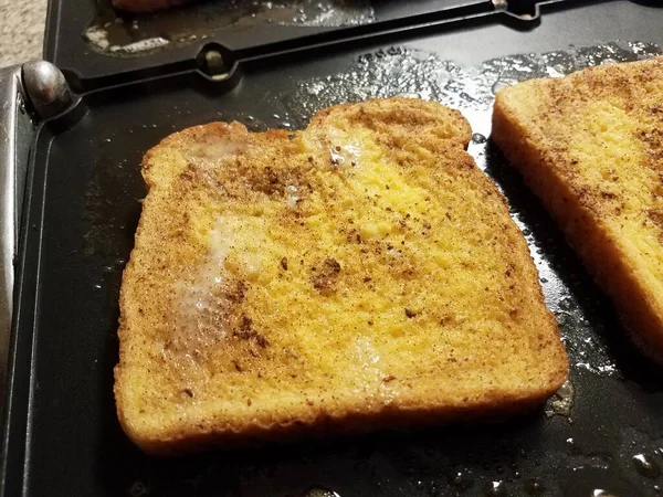 Francouzský Toast Chléb Vejcem Skořicí Vaření Grilu Nebo Grilu — Stock fotografie