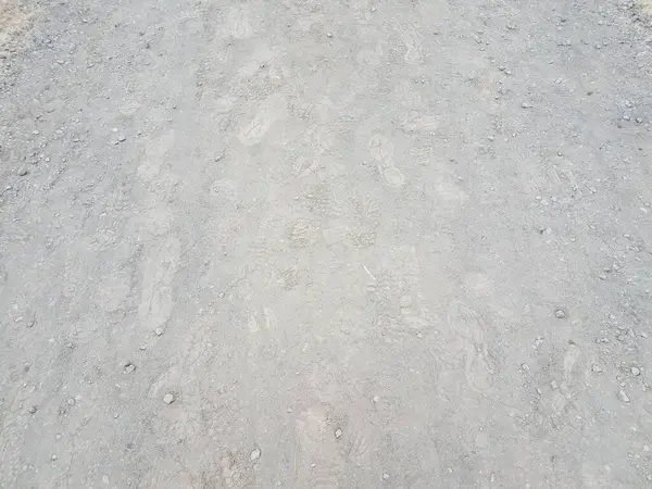 Fuß Oder Schuhabdrücke Braunen Staubigen Schmutz Auf Dem Boden — Stockfoto