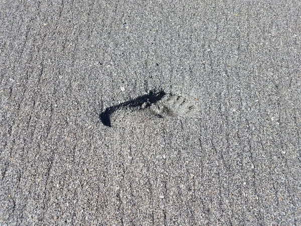 Impronta Piedi Sentieri Sabbia Grigia Bagnata Spiaggia — Foto Stock