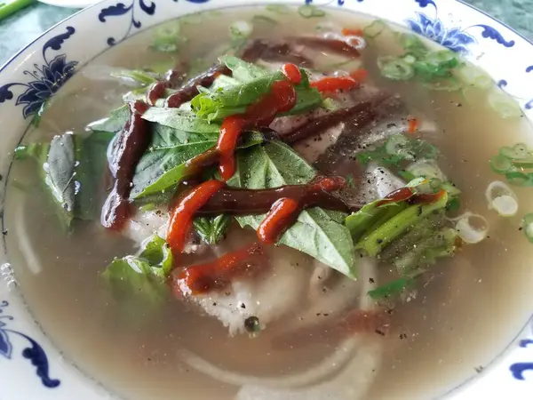 Vietnamese Pho Soup Beef Basil Onions Spicy Plum Sauce — Stock Photo, Image