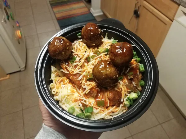 Hand Holding Macaroni Pasta Cheese Onions Meatballs Sauce Kitchen — Stock Photo, Image