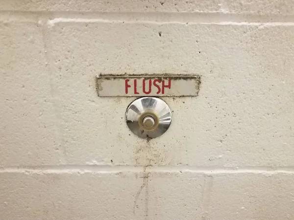 Flush Sign Λευκό Τοίχο Κουμπί Στο Μπάνιο — Φωτογραφία Αρχείου