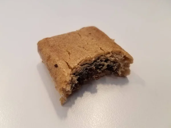 Biscuit Aux Fruits Figuier Mordu Sur Une Surface Blanche — Photo