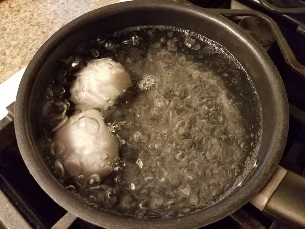 Dos Huevos Hirviendo Una Olla Agua Estufa —  Fotos de Stock