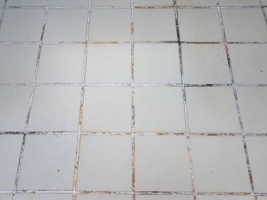 Çizgileri ya da arkaplanı olan kirli gri kare döşemeler