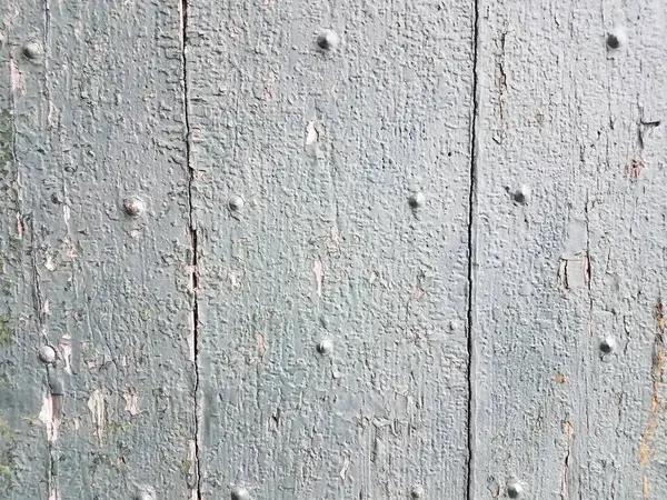 旧木门 有缺口和剥落的绿色油漆 — 图库照片