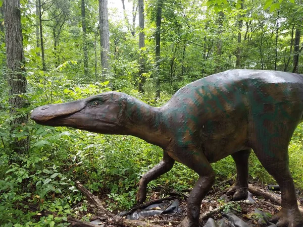 Tmavé Dinosaury Kteří Hledají Potravu Lese Nebo Lesích — Stock fotografie