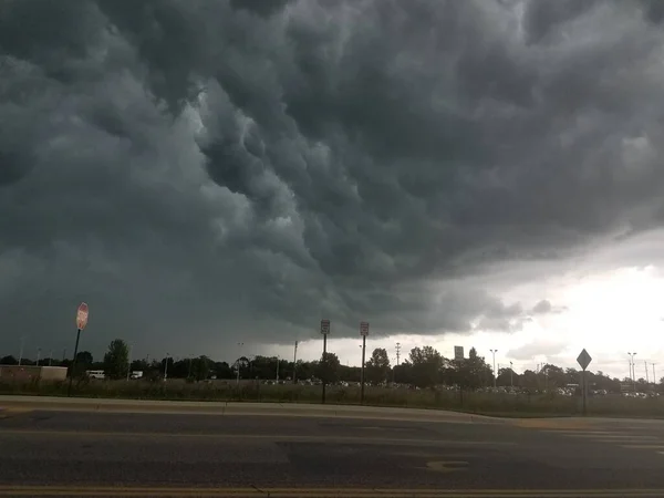 Mörka Storm Moln Himlen Från Annalkande Storm — Stockfoto