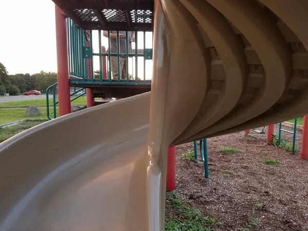 Mostrando Curva Uma Corrediça Uma Estrutura Playground — Fotografia de Stock