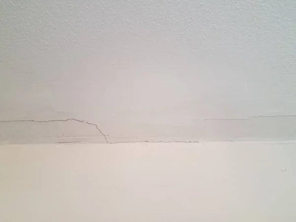 Una Crepa Perdita Nel Soffitto Cartongesso Scrittura — Foto Stock