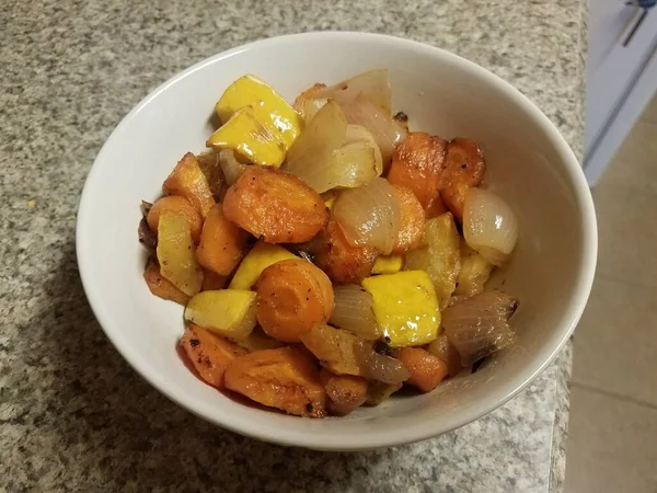 Bowl Cooked Carrots Onions Squash Kitchen Counter — Stock Photo, Image