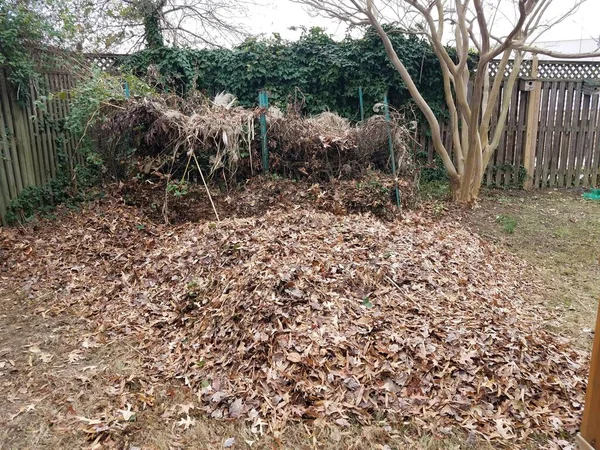 Compost Pile Mound Fallen Brown Leaves Autumn — Stock Photo, Image