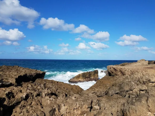 Küste Mit Felsiger Küste Mit Wellen Isabela Puerto Rico — Stockfoto