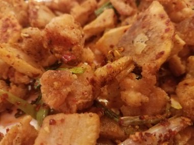 Çin sichuan yemeği, baharatlı patates ve tavuk.