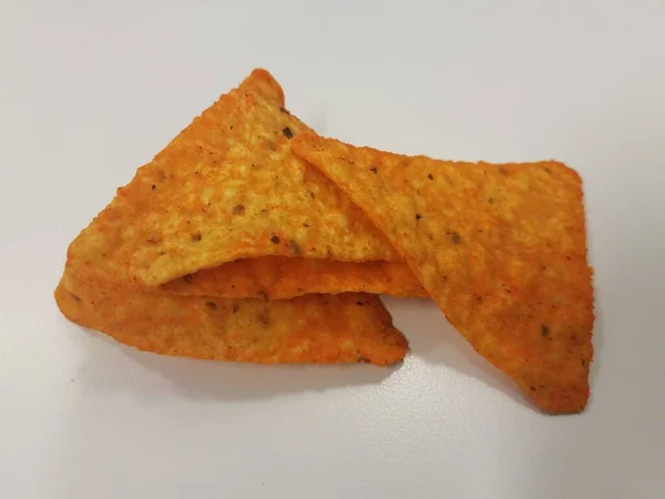 Haufen Orangefarbener Mais Oder Kartoffelchips Mit Würze — Stockfoto