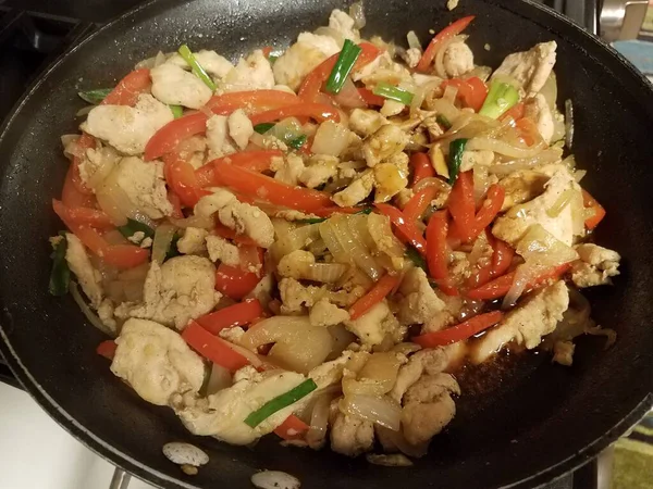 Kip Rode Paprika Koken Koekenpan Koekenpan — Stockfoto