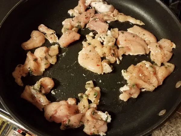 Приправленное Мясо Курицы Сковороде Сковороде — стоковое фото
