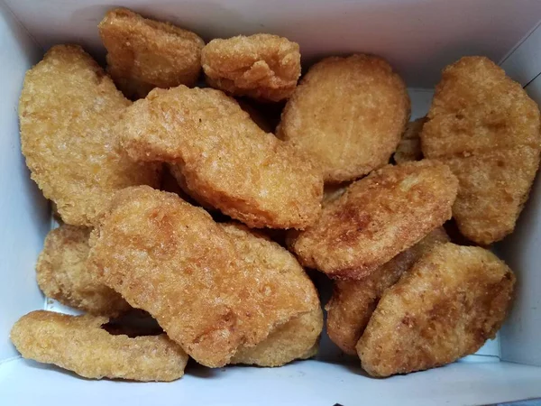 Haufen Brauner Gebratener Chicken Nuggets Weißer Schachtel — Stockfoto