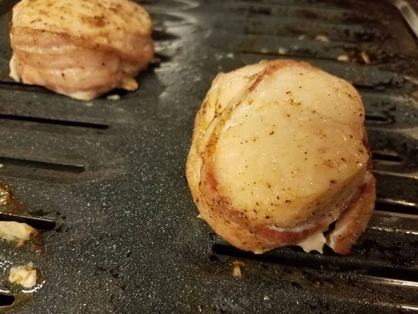 Frango Cozido Temperado Bacon Assadeira — Fotografia de Stock