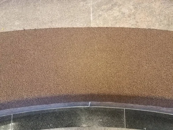 Assento Cimento Cadeira Com Carpete Telhas — Fotografia de Stock