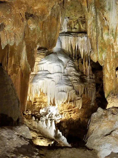 Коричневые Сталактиты Сталагмиты Пещере Пещере — стоковое фото
