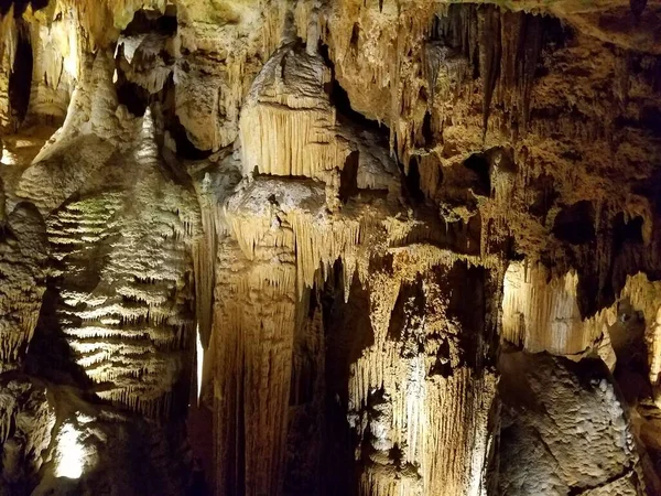 Estalactitas Estalagmitas Marrones Una Cueva Caverna —  Fotos de Stock