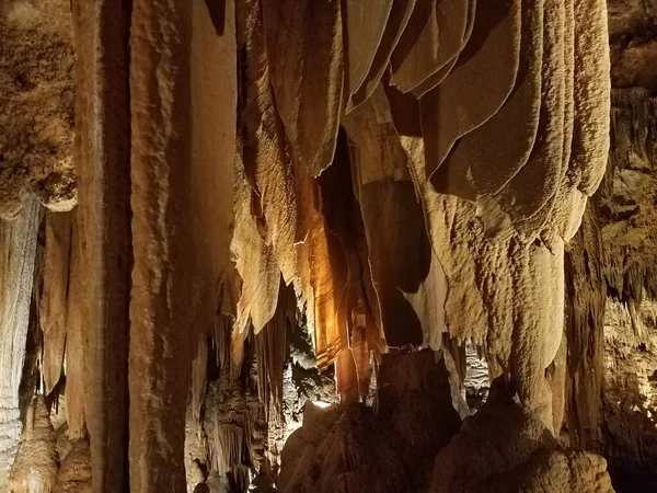 Stalactites Brunes Stalagmites Dans Une Grotte Une Caverne — Photo