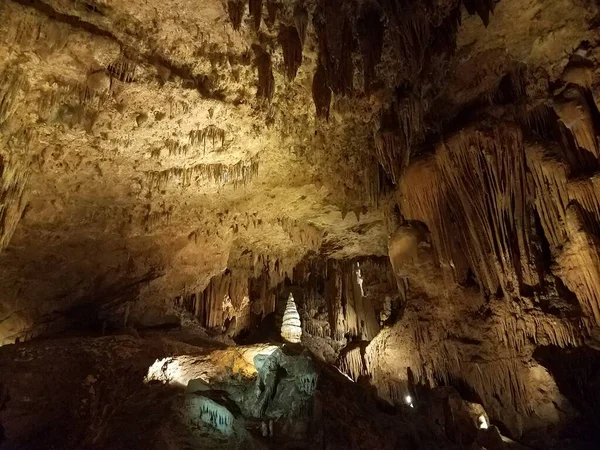 Estalactitas Estalagmitas Marrones Una Cueva Caverna — Foto de Stock