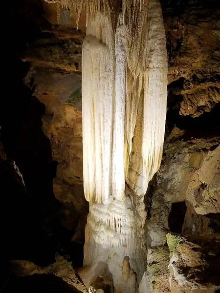 Stalactites Brunes Stalagmites Dans Une Grotte Une Caverne — Photo