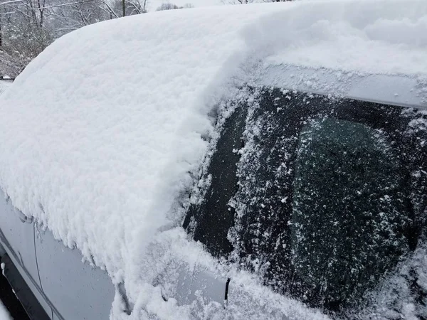 Auto Winter Mit Schnee Und Eis Bedeckt — Stockfoto