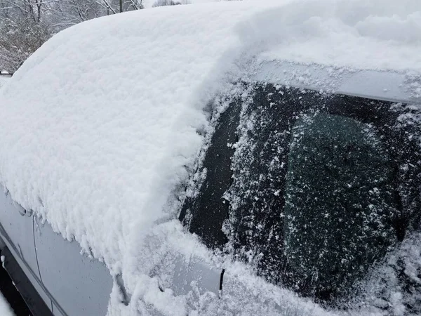 Auto Winter Mit Schnee Und Eis Bedeckt — Stockfoto