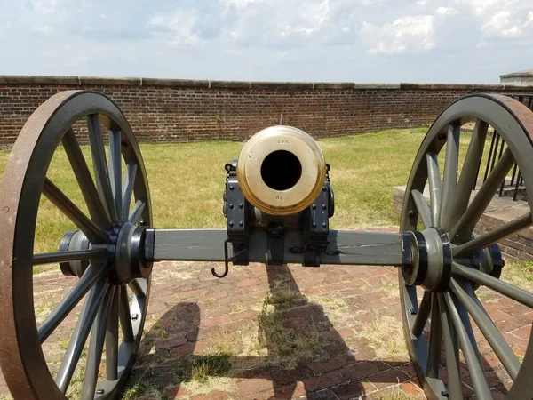 Large Brass Cannon Wheels Jwr — Stock Photo, Image